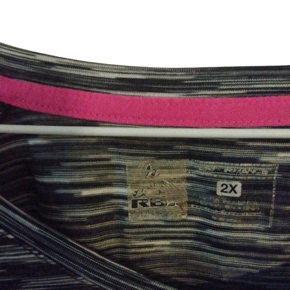 Reebok Activewear Color Blocked Black & Gray Short Sleeved Plus Sized Top 2X - Picture 2 of 8